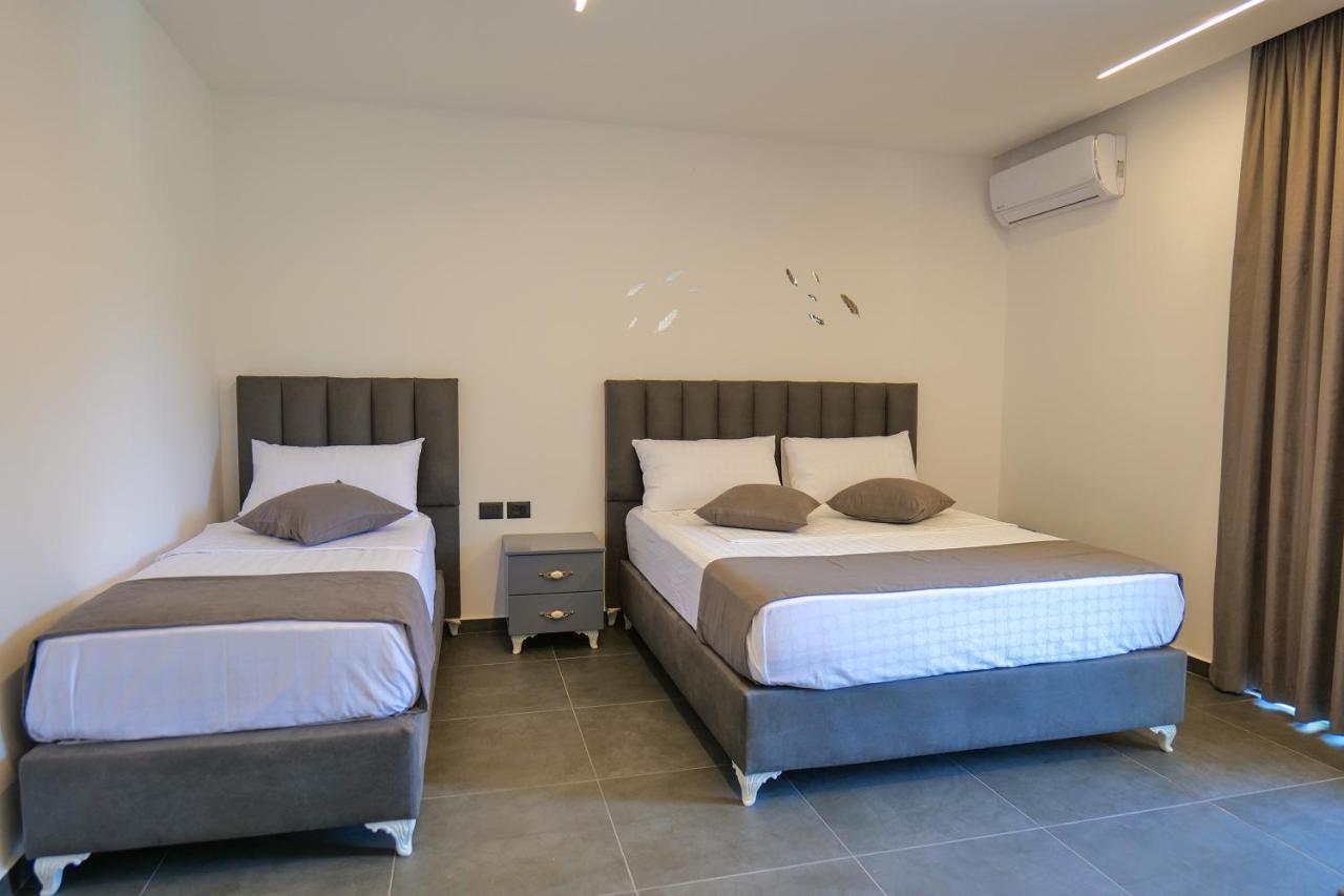 Vila Celaj Hotell Vlorë Exteriör bild