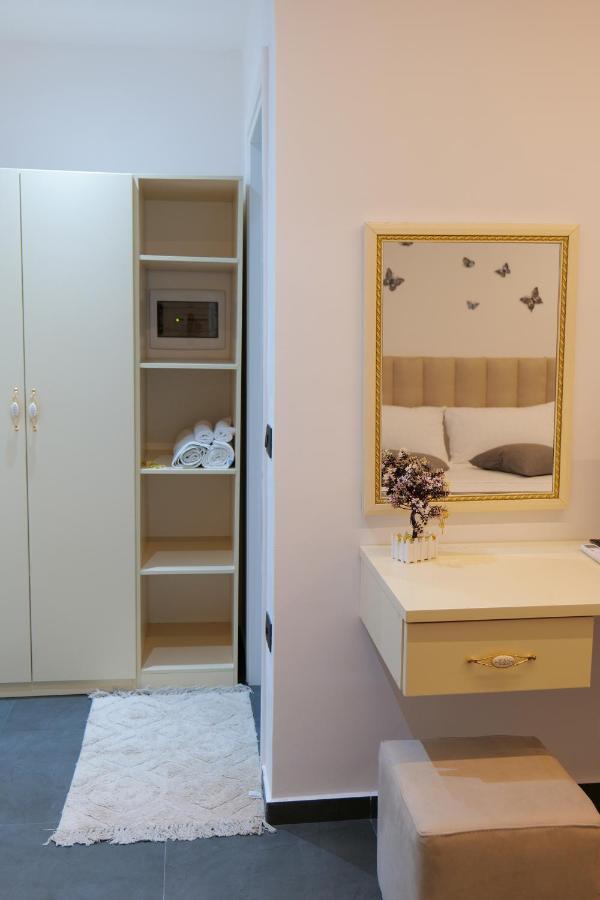 Vila Celaj Hotell Vlorë Exteriör bild