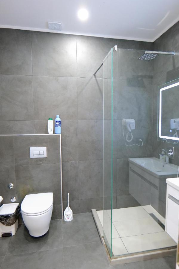 Vila Celaj Hotell Vlorë Exteriör bild