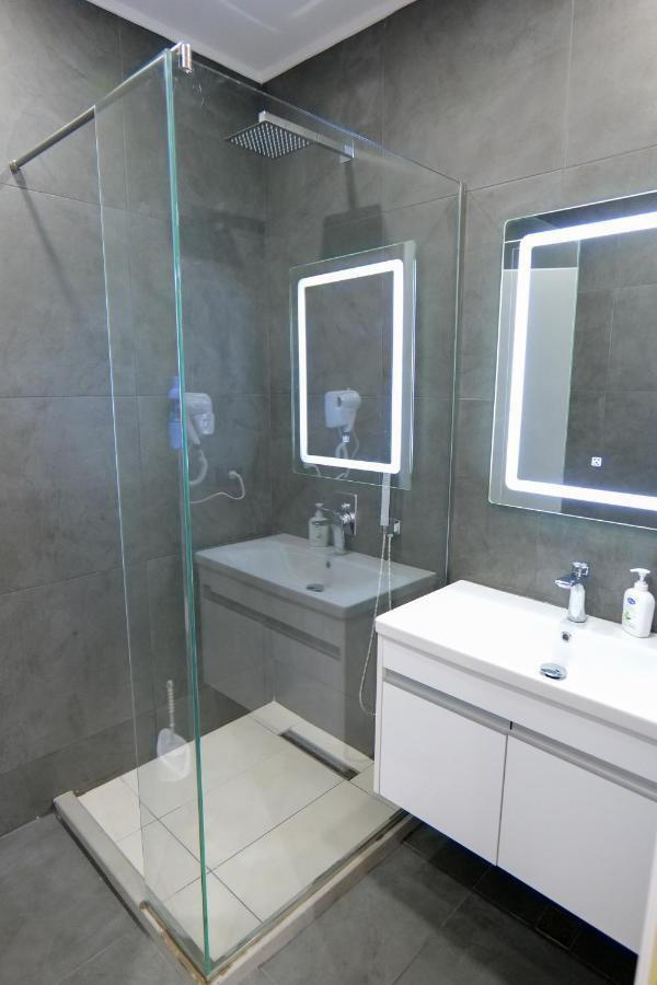 Vila Celaj Hotell Vlorë Exteriör bild