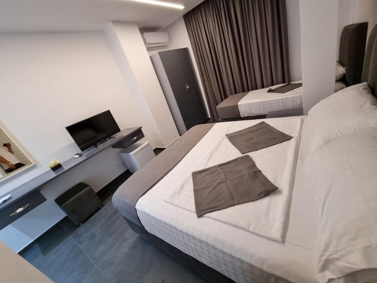 Vila Celaj Hotell Vlorë Exteriör bild