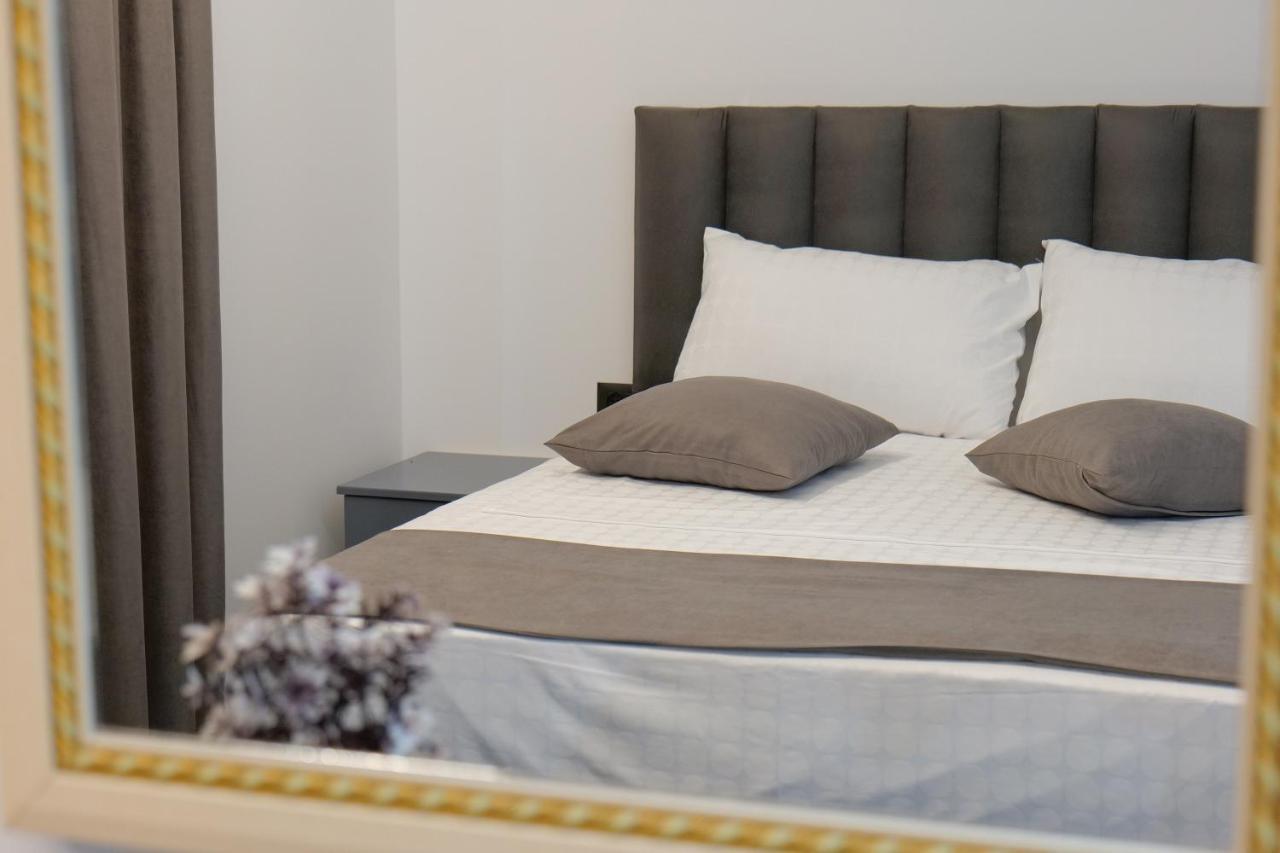 Vila Celaj Hotell Vlorë Exteriör bild